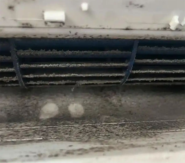 阿克苏地空调吹的风有股烧焦味是怎么回事